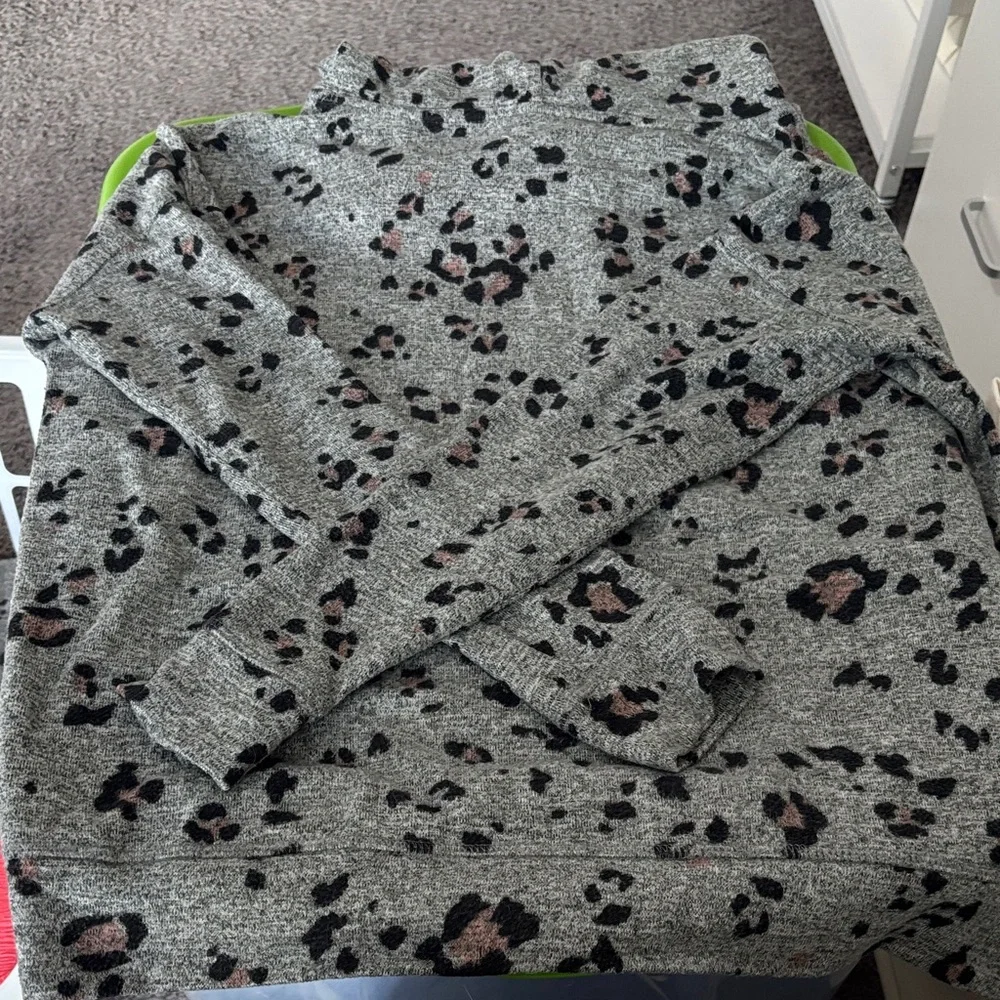 Maurices Gray Animal Print Set - Picture 13 of 14